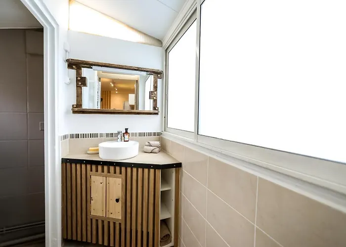 Le Lavandin, Spacieux Et Moderne P4, Centre Ville, Wifi * Nîmes